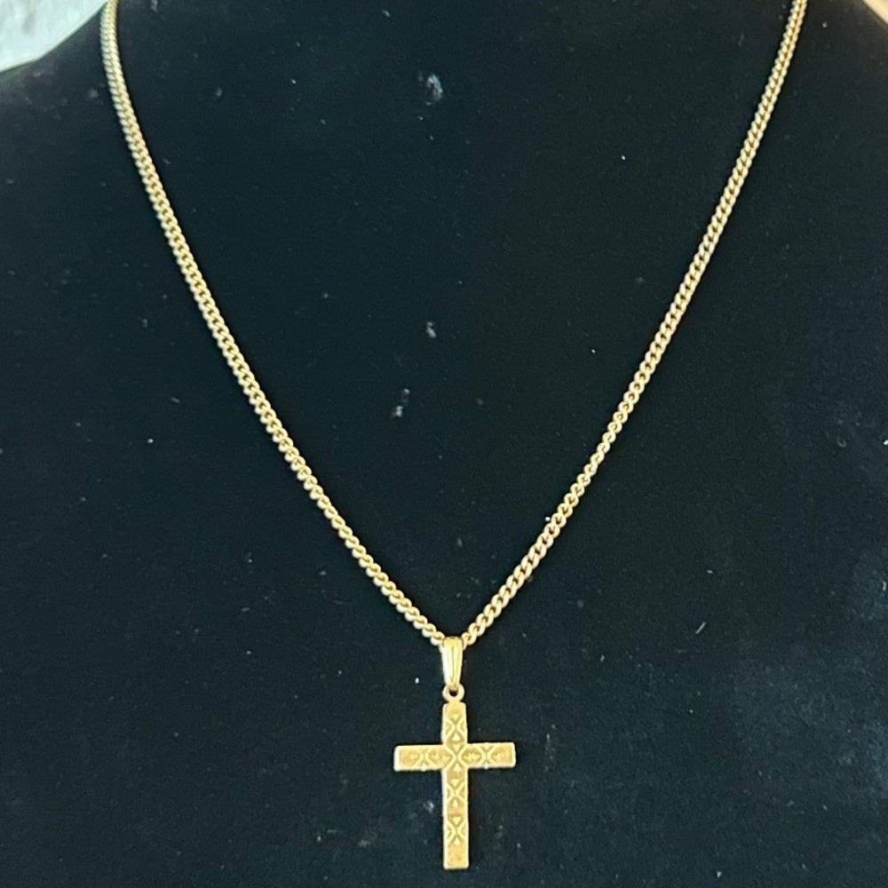 Gold‎ Tone Etched Cross Pendant Necklace Curb Chain Religious Jewelry